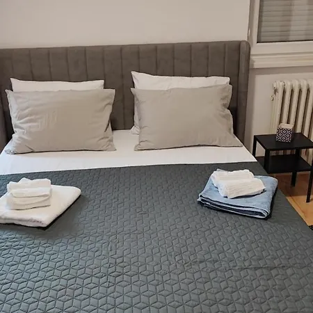 דירה Spacious, Central, Free Parking *