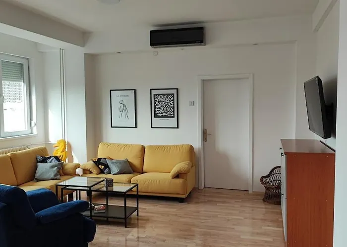 Spacious, Central, Free Parking Апартаменти *